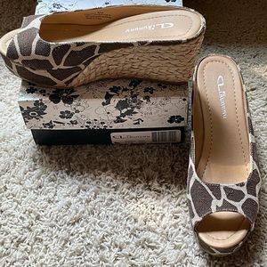 Giraff print wedges